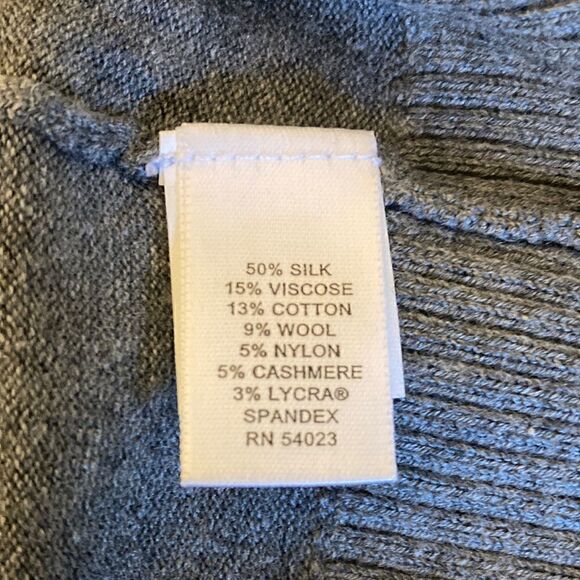 Banana Republic Women’s Sweater with Deep V neck in Gray. Silk/cotton/cashmere. - Picture 8 of 8